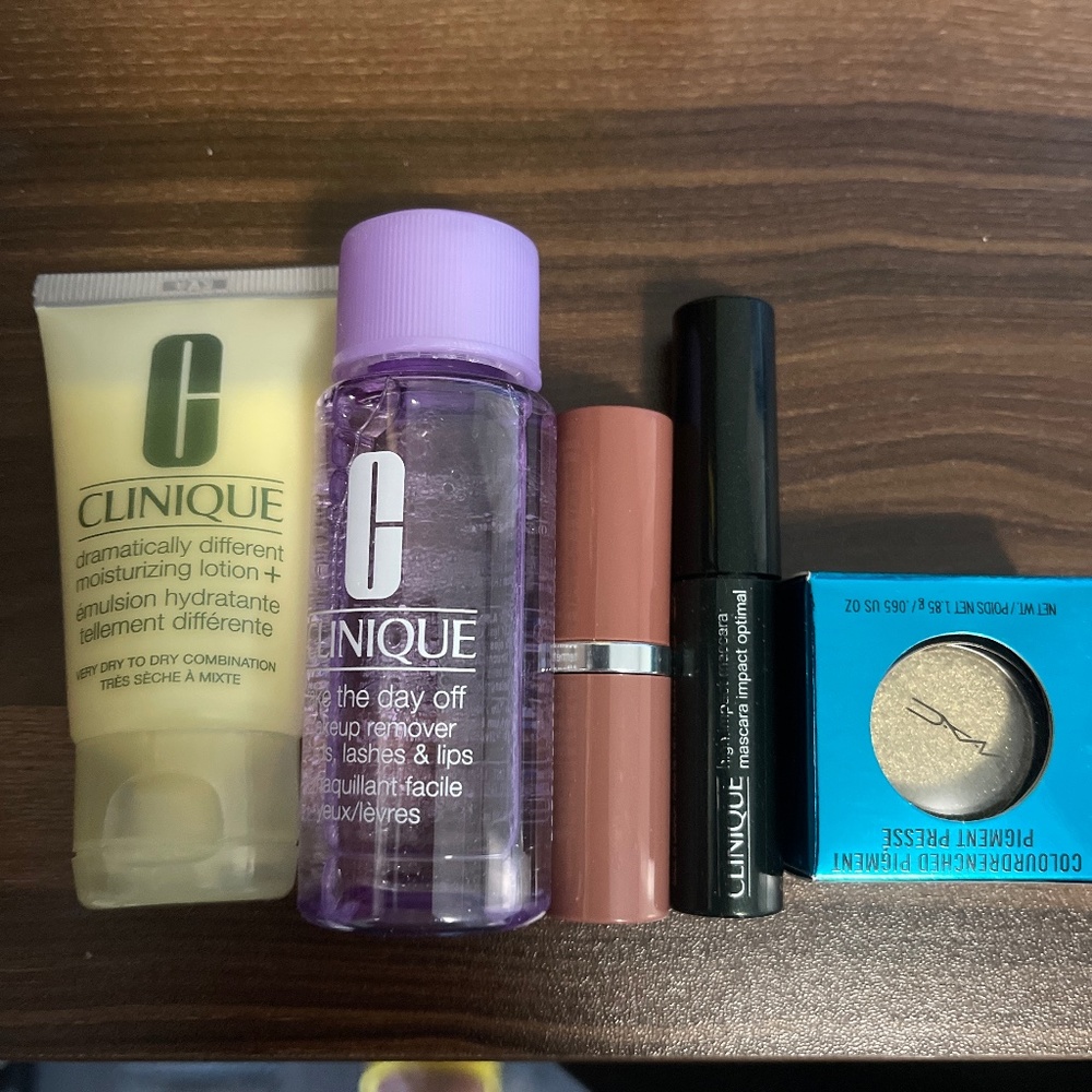 Beauty pack (free makeup pouch included)